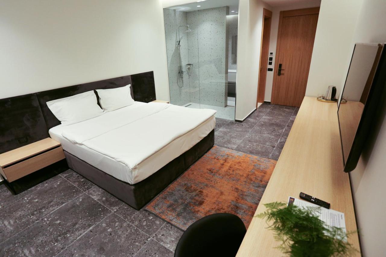 Hotel 12 Gjakova Eksteriør billede